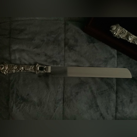 Mikasa cake cutting set. Silver plated. Used once. - Picture 2 of 7